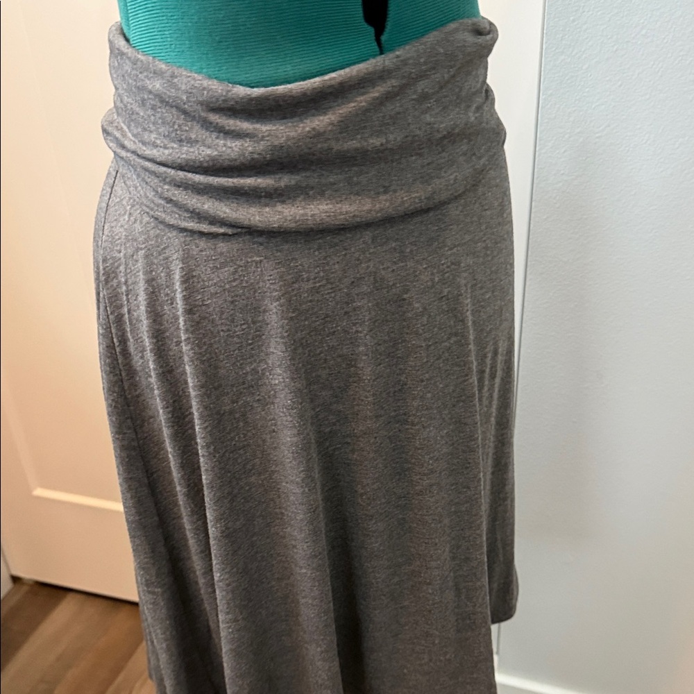 Elegant Gray Women's Skirt - Picture 3 of 3